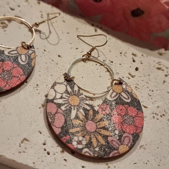 New Floral Geometric Drop Earrings - Picture 3 of 6